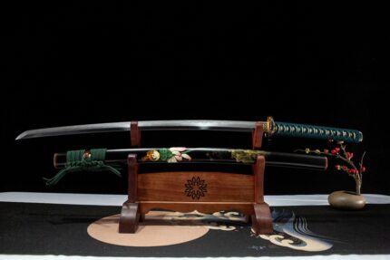 Shadow’s Edge: Hand Forged Japanese Katana Wootz Steel Blade Black Saya