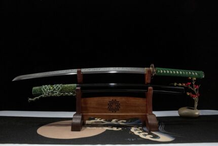 Dragonfly flying: Hand Forged Japanese Tachi T10 Steel Clay Tempered Blade Black Saya